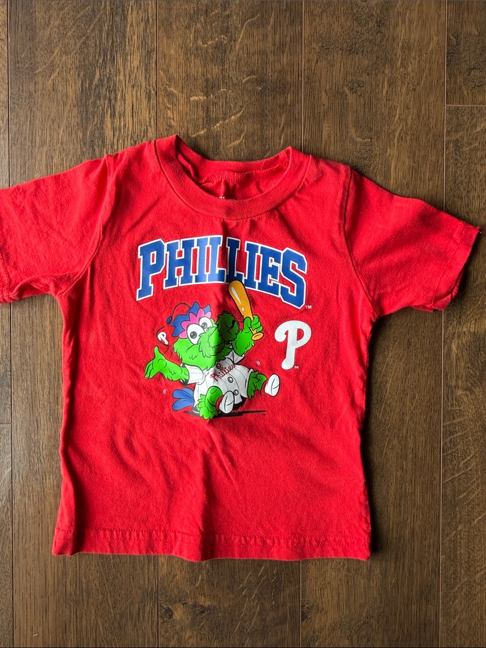 Red Phillies Kids' T-Shirt with Mascot Graphic